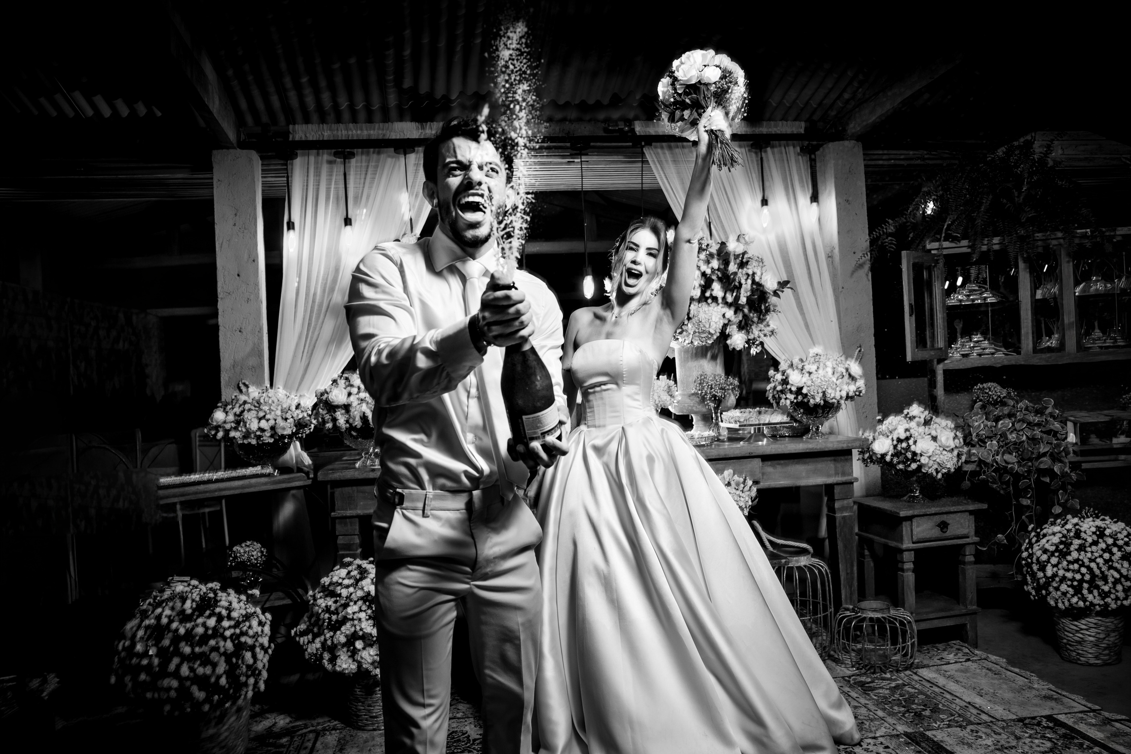 Noiva quebrando tudo na pista com os amigos